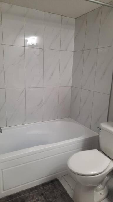 Carsonway Basement Suite Edmonton Luaran gambar
